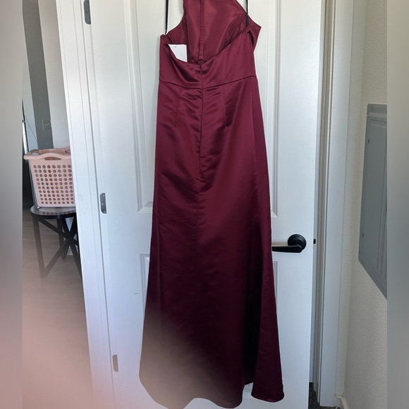 NEVER WORN Hailey Paige Occasion Bridesmaid Halter Top Dress Burgundy Size 8 - Picture 2 of 5
